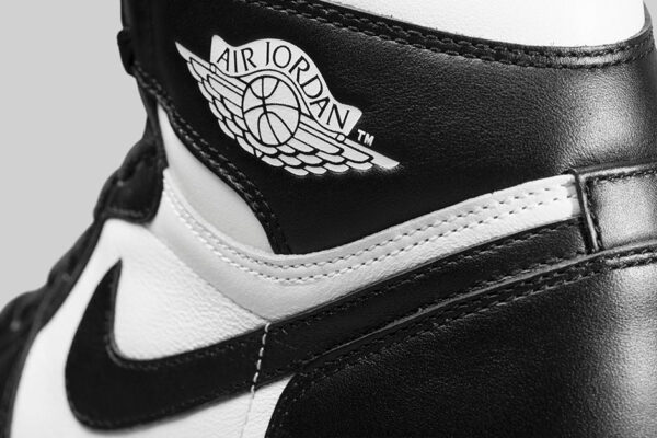Air Jordan Retro 1 Black and White - Imagen 4