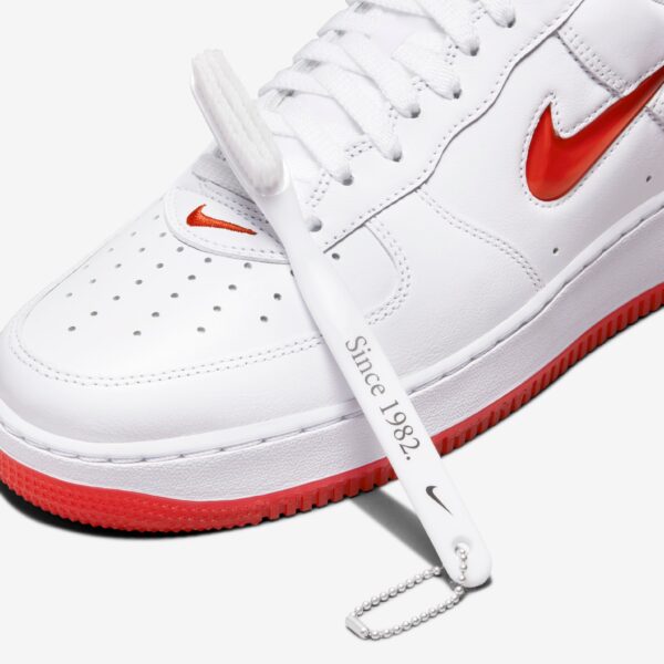 Nike Air Force 1 Low Retro Red - Imagen 4