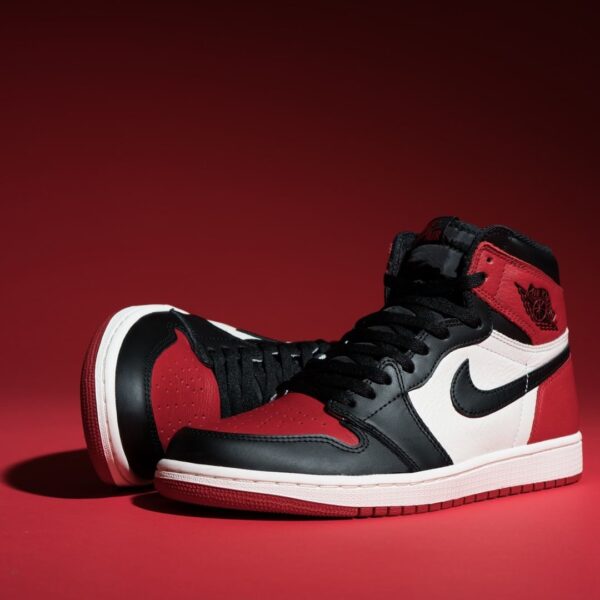 Jordan 1 Retro Bred Royal Toe